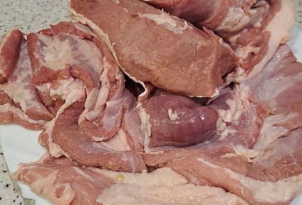 Фото шага рецепта Рулет из свинины 190618 шаг 2  