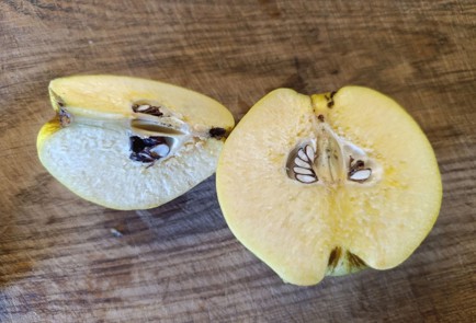 Фото шага рецепта Рулет с айвой 191009 шаг 3  