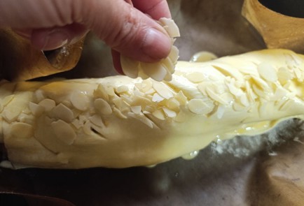 Фото шага рецепта Рулет с айвой 191009 шаг 9  