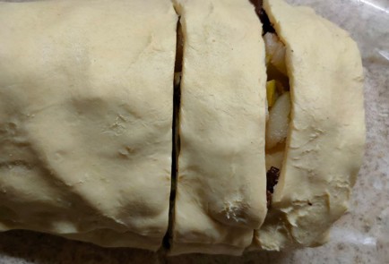 Фото шага рецепта Рулет с грушей корицей и шоколадом 191088 шаг 10  