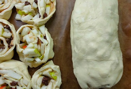 Фото шага рецепта Рулет с грушей корицей и шоколадом 191088 шаг 12  