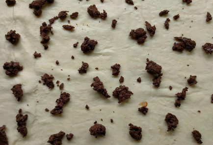 Фото шага рецепта Рулет с грушей корицей и шоколадом 191088 шаг 4  