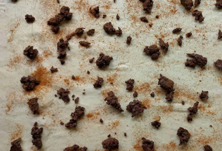 Фото шага рецепта Рулет с грушей корицей и шоколадом 191088 шаг 5  