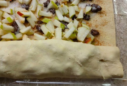 Фото шага рецепта Рулет с грушей корицей и шоколадом 191088 шаг 8  