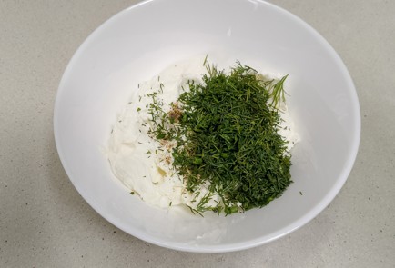 Фото шага рецепта Рулет из лаваша с красной рыбой и творожным сыром 191607 шаг 2  