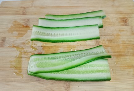 Фото шага рецепта Рулет из лаваша с красной рыбой и творожным сыром 191607 шаг 3  