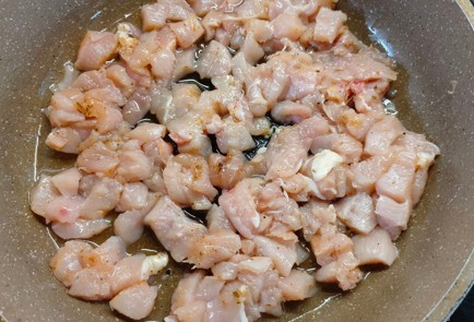 Фото шага рецепта Рулет с курицей яйцом и зеленым луком 176188 шаг 4  