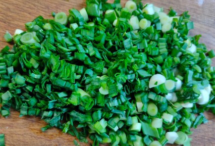 Фото шага рецепта Рулет с курицей яйцом и зеленым луком 176188 шаг 8  