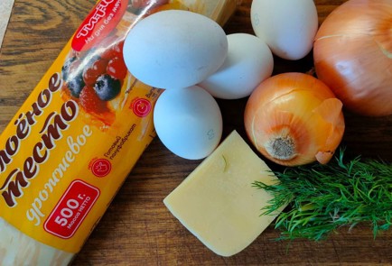 Фото шага рецепта Рулет с луком сыром и яйцом 189425 шаг 1  
