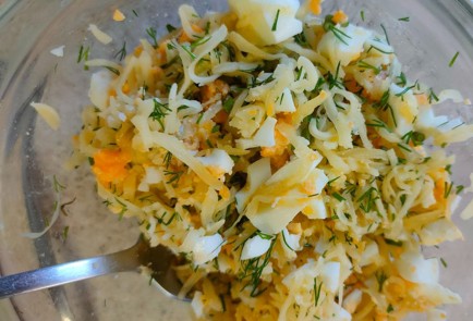 Фото шага рецепта Рулет с луком сыром и яйцом 189425 шаг 10  