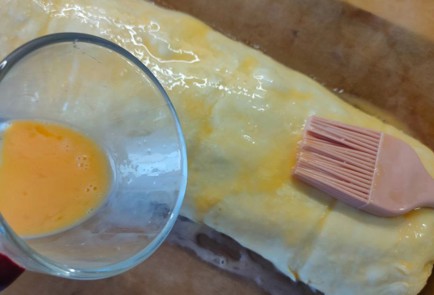 Фото шага рецепта Рулет с луком сыром и яйцом 189425 шаг 16  