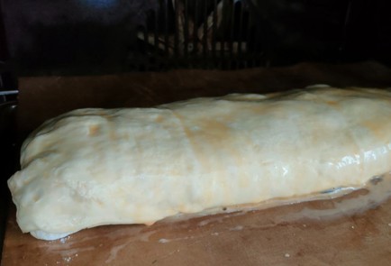 Фото шага рецепта Рулет с луком сыром и яйцом 189425 шаг 17  