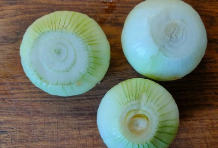 Фото шага рецепта Рулет с луком сыром и яйцом 189425 шаг 2  