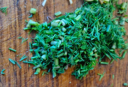 Фото шага рецепта Рулет с луком сыром и яйцом 189425 шаг 5  