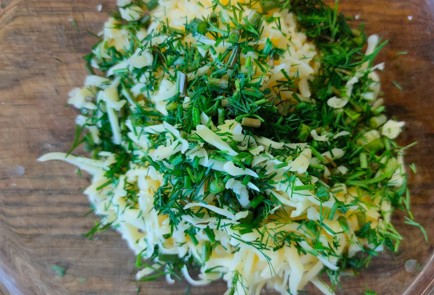 Фото шага рецепта Рулет с луком сыром и яйцом 189425 шаг 7  