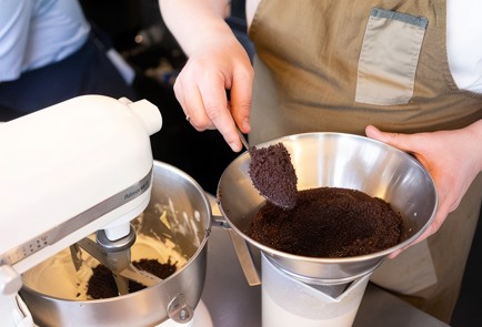 Фото шага рецепта Рулет с маком и маскарпоне 138598 шаг 7