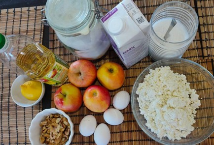 Фото шага рецепта Рулет с творожнояблочной начинкой 175090 шаг 1  