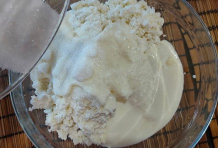 Фото шага рецепта Рулет с творожнояблочной начинкой 175090 шаг 20  