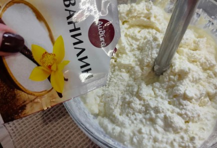 Фото шага рецепта Рулет с творожнояблочной начинкой 175090 шаг 21  