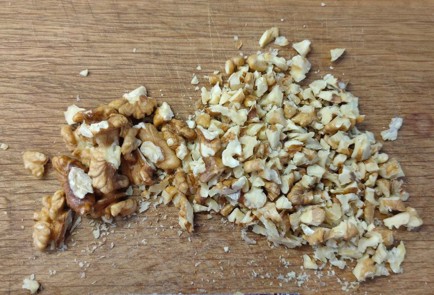 Фото шага рецепта Рулет с творожнояблочной начинкой 175090 шаг 24  