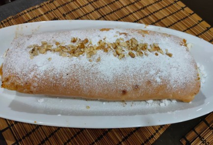 Фото шага рецепта Рулет с творожнояблочной начинкой 175090 шаг 29  