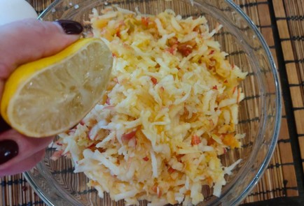 Фото шага рецепта Рулет с творожнояблочной начинкой 175090 шаг 3  