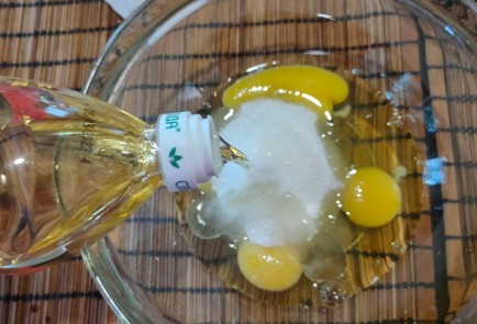 Фото шага рецепта Рулет с творожнояблочной начинкой 175090 шаг 6  