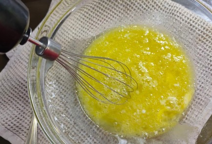 Фото шага рецепта Рулет с творожнояблочной начинкой 175090 шаг 8  