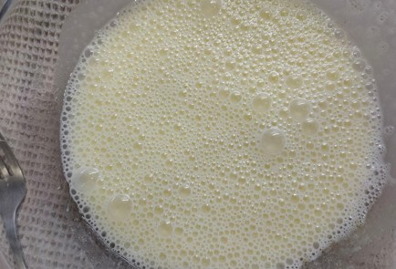 Фото шага рецепта Рулет с творожнояблочной начинкой 175090 шаг 9  