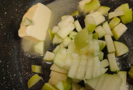 Фото шага рецепта Рулет с яблоком и корицей 188809 шаг 4  