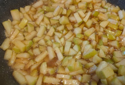 Фото шага рецепта Рулет с яблоком и корицей 188809 шаг 8  