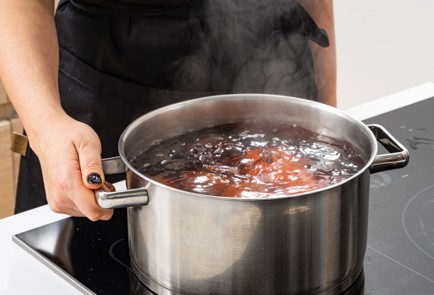 Фото шага рецепта Рулет Селедка под шубой 187798 шаг 2  