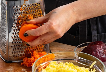 Фото шага рецепта Рулет Селедка под шубой 187798 шаг 9  