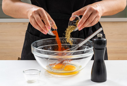 Фото шага рецепта Рулет в духовке 190676 шаг 5  