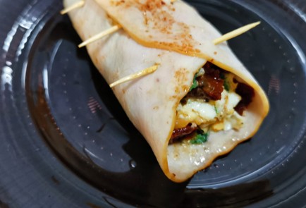 Фото шага рецепта Рулетик из ветчины с яйцом 173712 шаг 10  