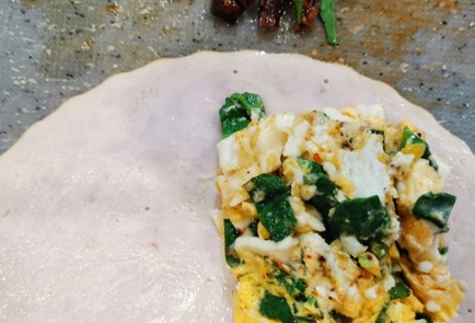 Фото шага рецепта Рулетик из ветчины с яйцом 173712 шаг 6  