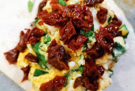 Фото шага рецепта Рулетик из ветчины с яйцом 173712 шаг 7  