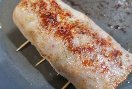 Фото шага рецепта Рулетик из ветчины с яйцом 173712 шаг 9  