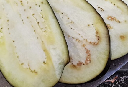 Фото шага рецепта Рулетики из баклажана с сыром качотта 152332 шаг 1  