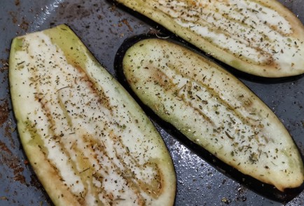 Фото шага рецепта Рулетики из баклажана с сыром качотта 152332 шаг 3  