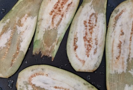 Фото шага рецепта Рулетики из баклажанов со сливочносырной начинкой 152638 шаг 1  