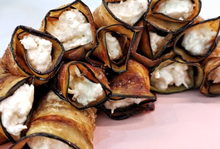 Фото шага рецепта Рулетики из баклажанов со сливочносырной начинкой 152638 шаг 11  