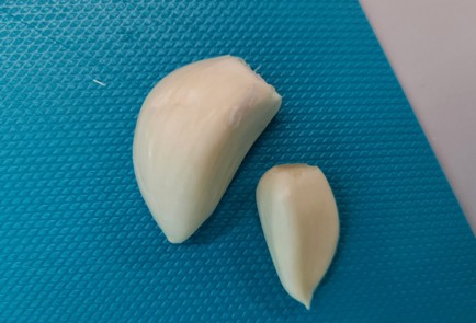 Фото шага рецепта Рулетики из баклажанов со сливочносырной начинкой 152638 шаг 4  