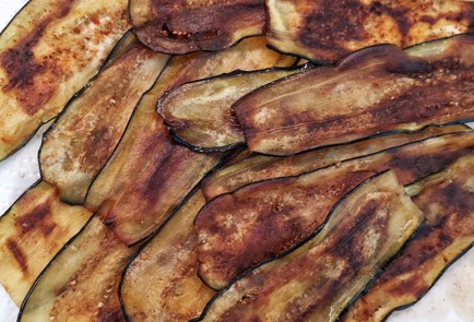 Фото шага рецепта Рулетики из баклажанов со сливочносырной начинкой 152638 шаг 9  