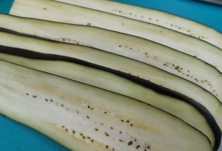 Фото шага рецепта Рулетики из баклажана с сыром сулугуни 186418 шаг 6  