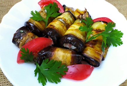 Фото шага рецепта Рулетики из баклажанов с помидорами 189177 шаг 10  