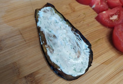 Фото шага рецепта Рулетики из баклажанов с помидорами 189177 шаг 7  