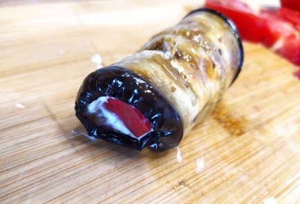 Фото шага рецепта Рулетики из баклажанов с помидорами 189177 шаг 9  