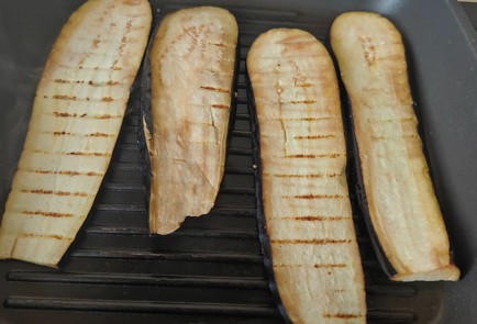 Фото шага рецепта Рулетики из баклажанов в духовке 189898 шаг 3  