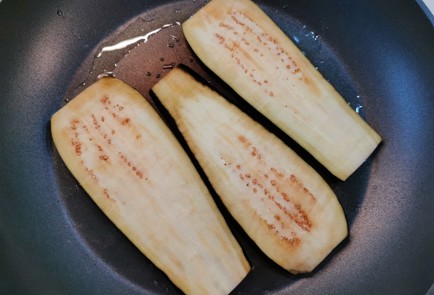 Фото шага рецепта Рулетики из баклажанов 190243 шаг 3  